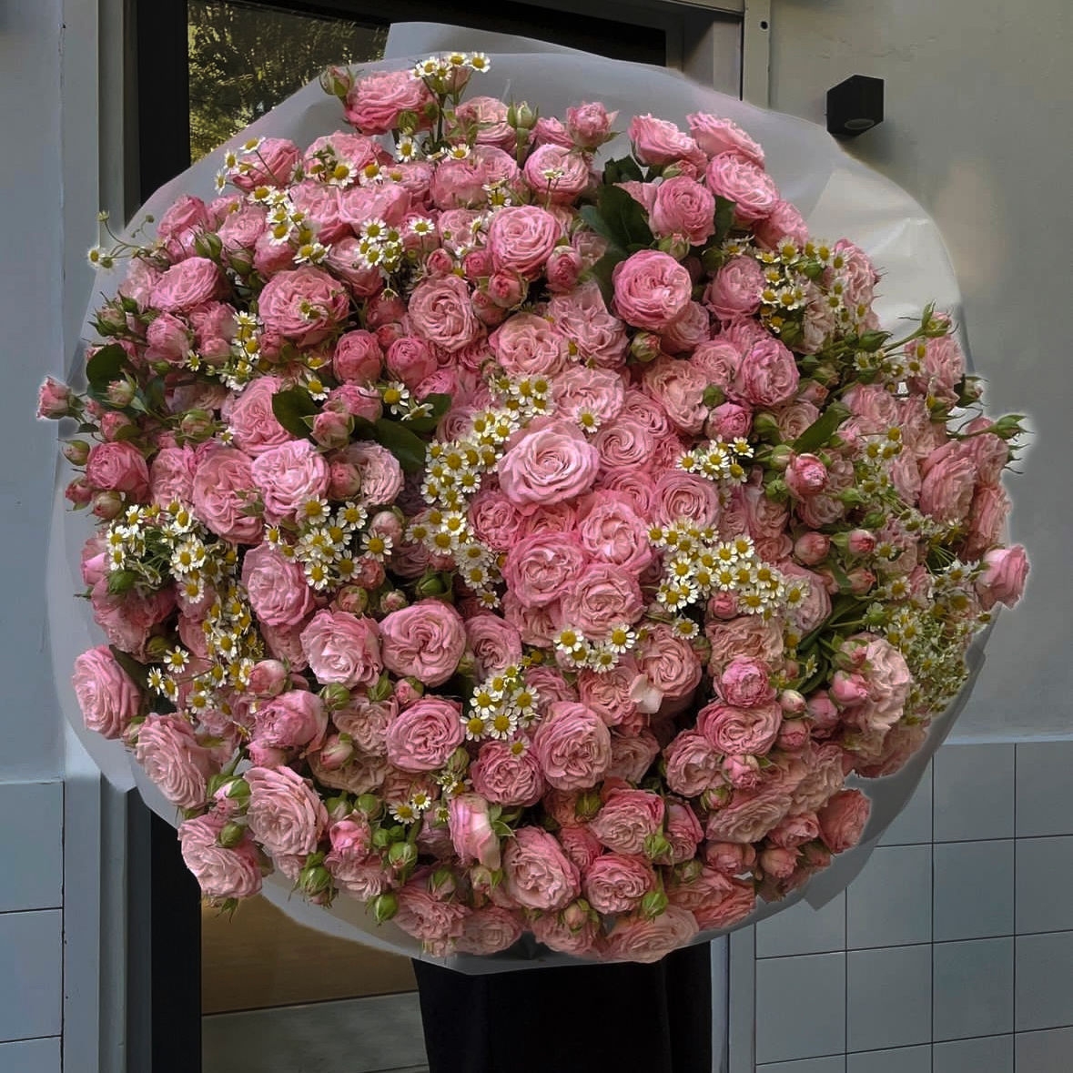 МАДАМ С РОМАШКМИ