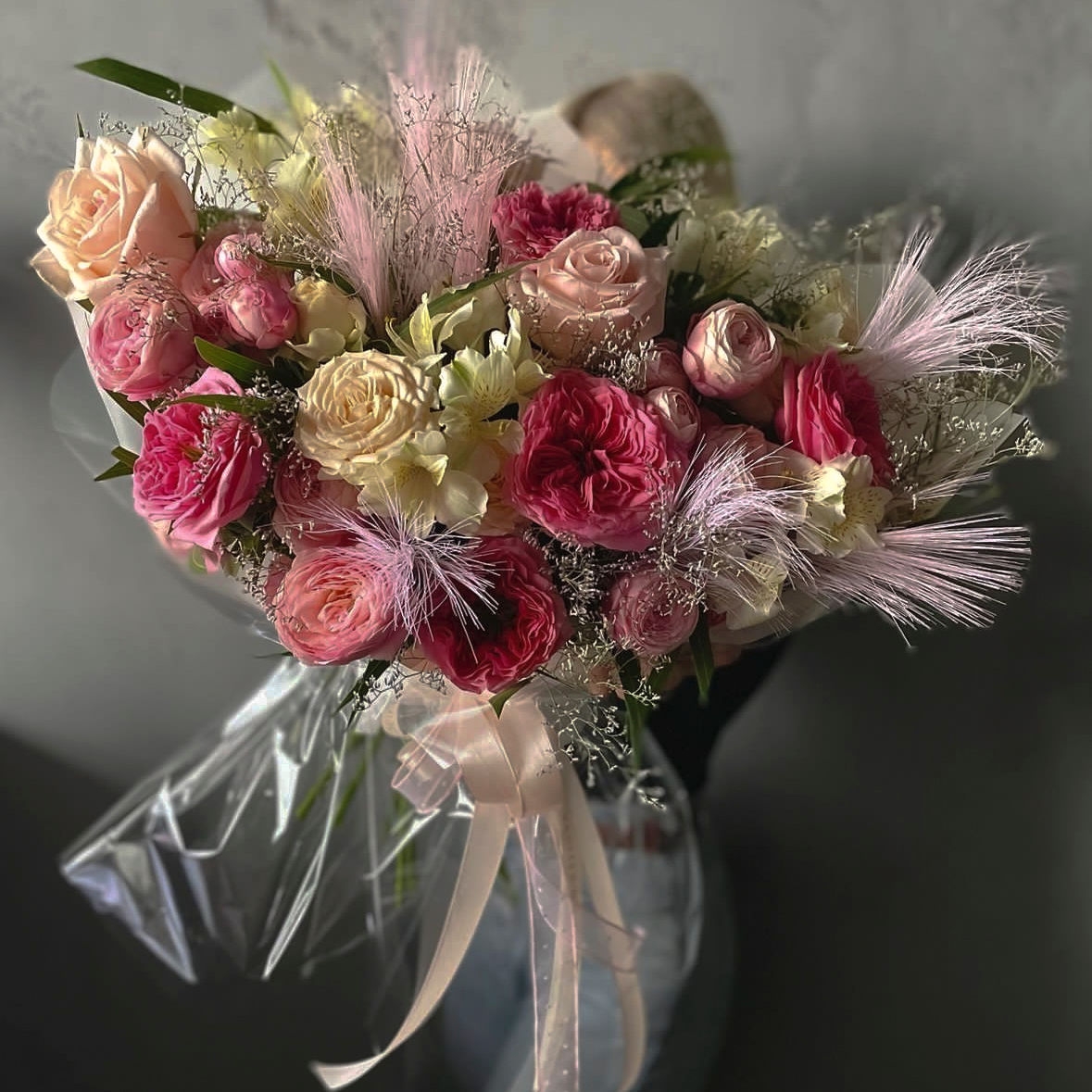 НЕЖНОСТЬ С ПИОНОВИДНОЙ РОЗОЙ