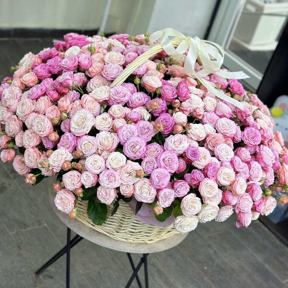 КОРЗИНА ПИОНОВИДНЫХ РОЗ