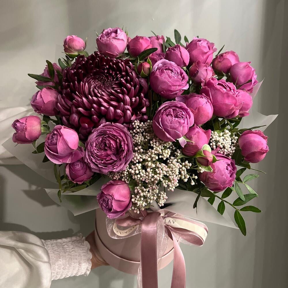 Хризантема «Бигуди», Озотамнус и Пионовидные кустовые розы «Мисти баблз»